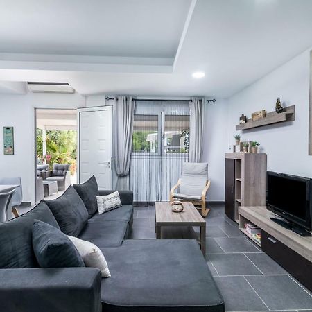 Villa Iceberg Mini Kalamaki  Bagian luar foto