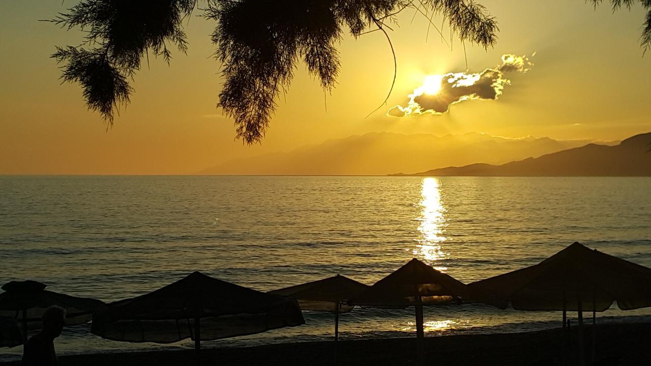 Villa Iceberg Mini Kalamaki  Bagian luar foto