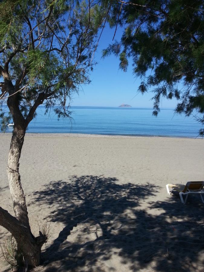 Villa Iceberg Mini Kalamaki  Bagian luar foto