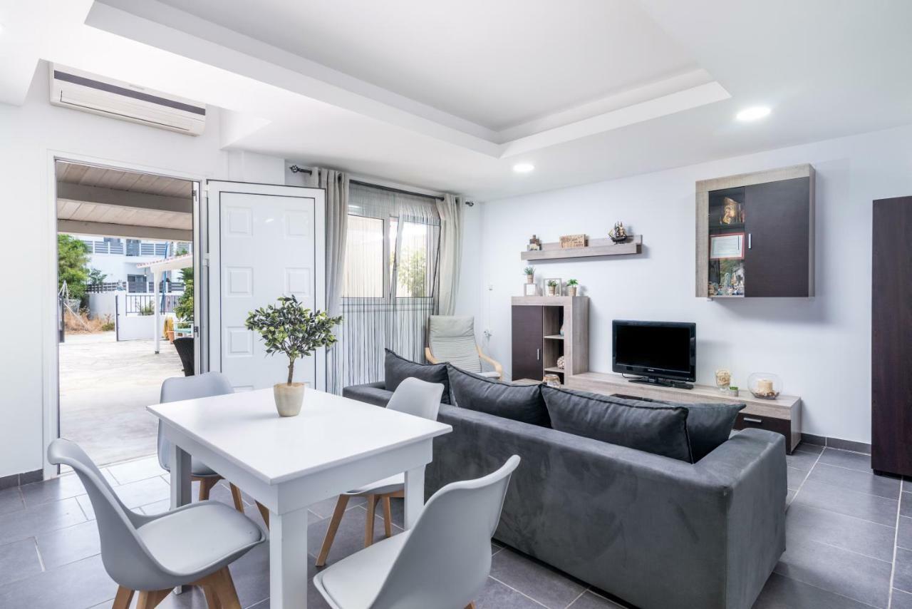 Villa Iceberg Mini Kalamaki  Bagian luar foto