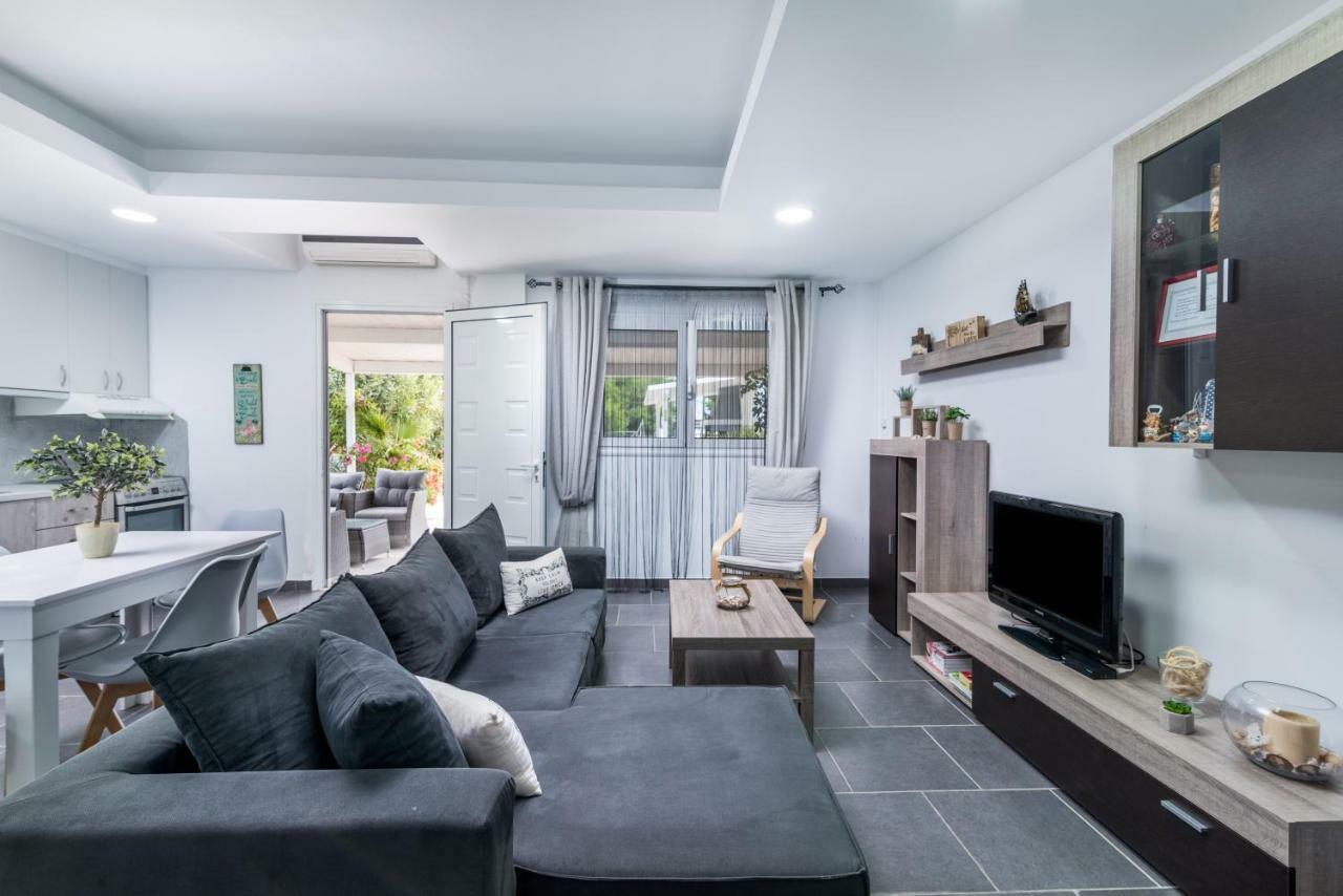 Villa Iceberg Mini Kalamaki  Bagian luar foto